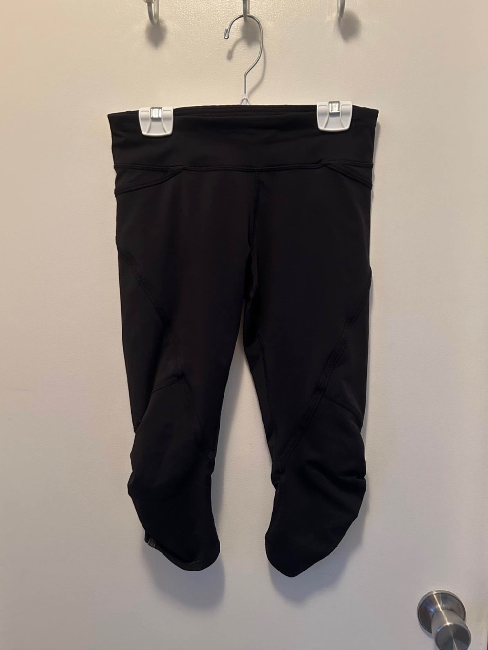 Lululemon black cropped leggings size 6